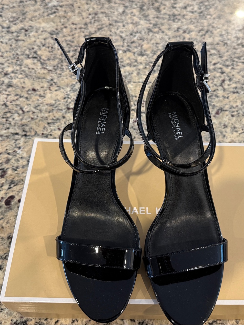 Title:
Michael Kors Ava Black Patent Leather Sandals 10M NIB